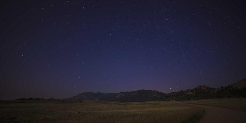 高性能聚合物与添加剂：汽车轻量化的核心化工解决方案